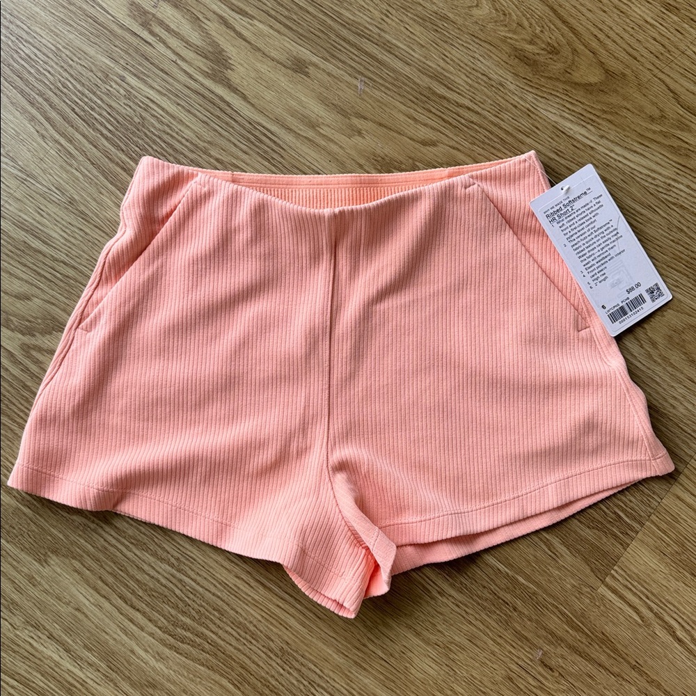 NWT LULULEMON Ribbed Softstreme High-Rise Short 2" in peach bellini